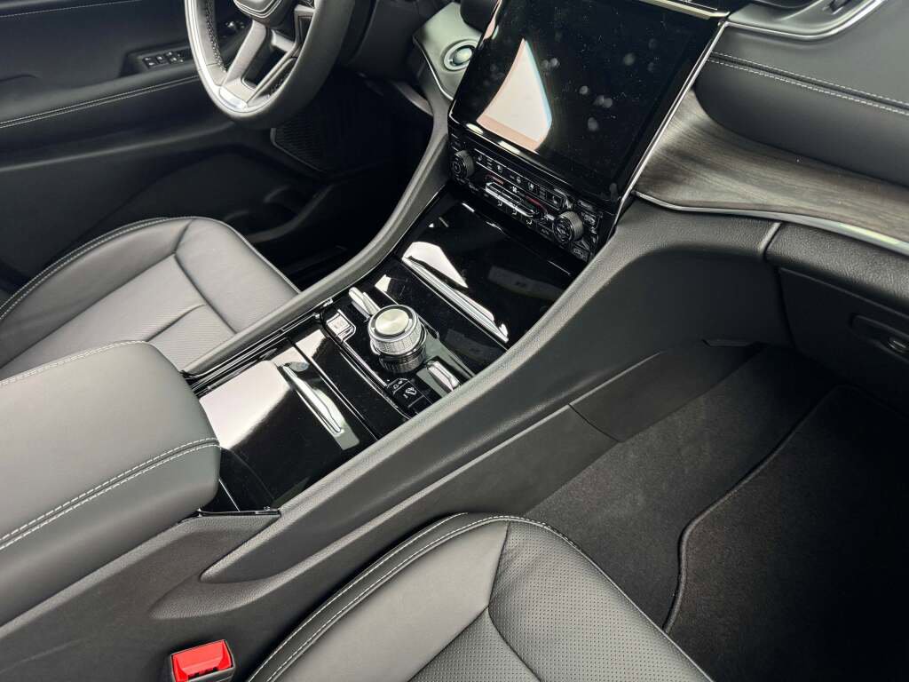 New 2025 Jeep Grand Cherokee Overland image 23