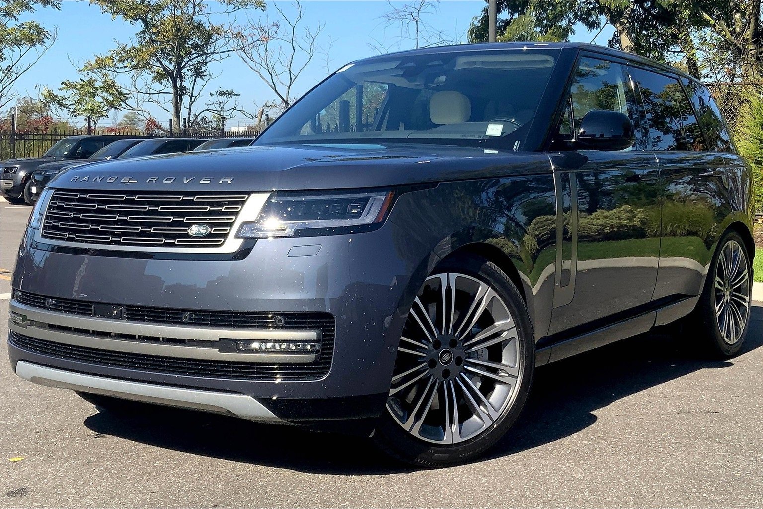 New 2025 Land Rover Range Rover SE