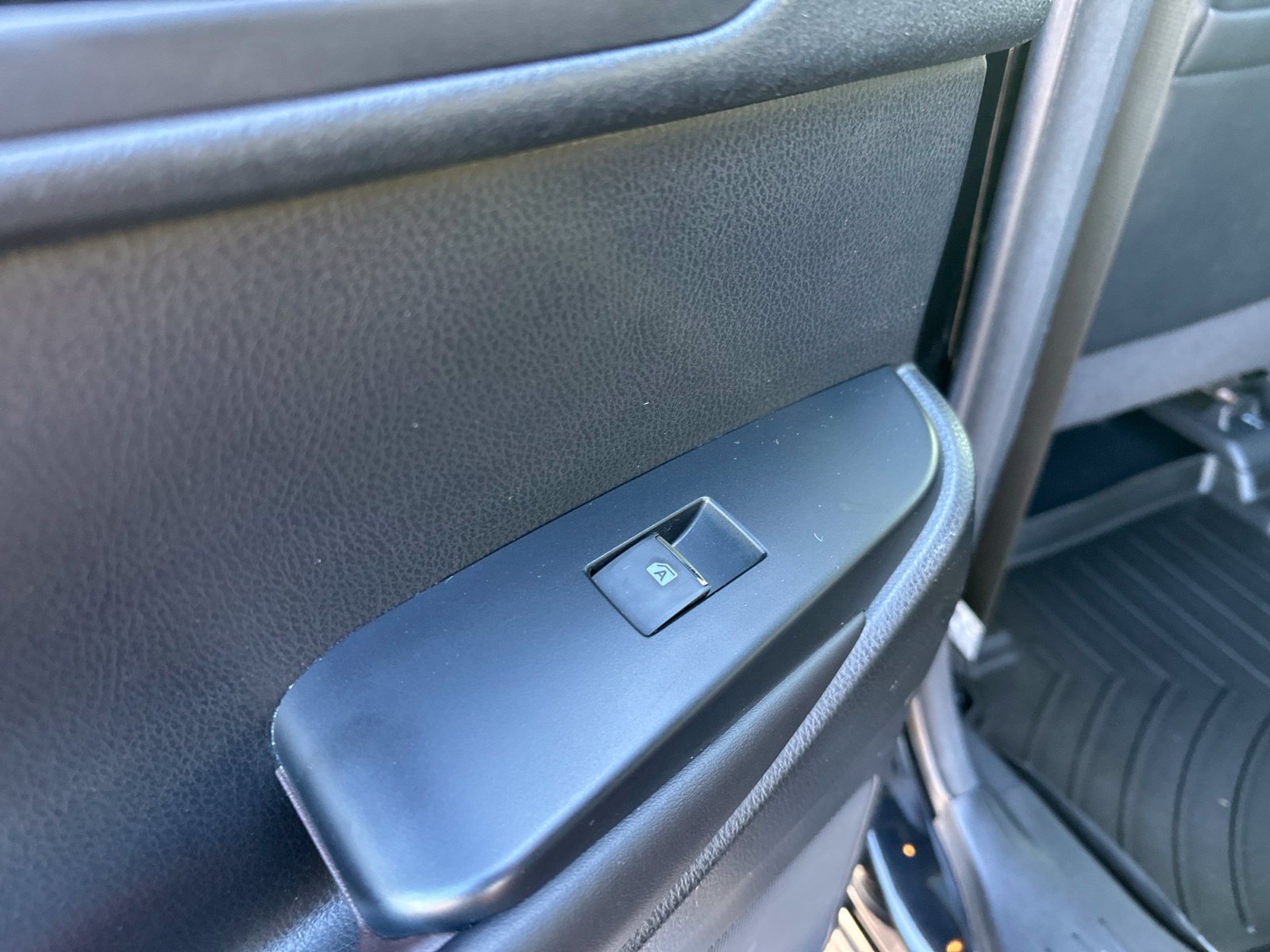 Used 2017 Toyota Highlander Limited Platinum FWD image 32