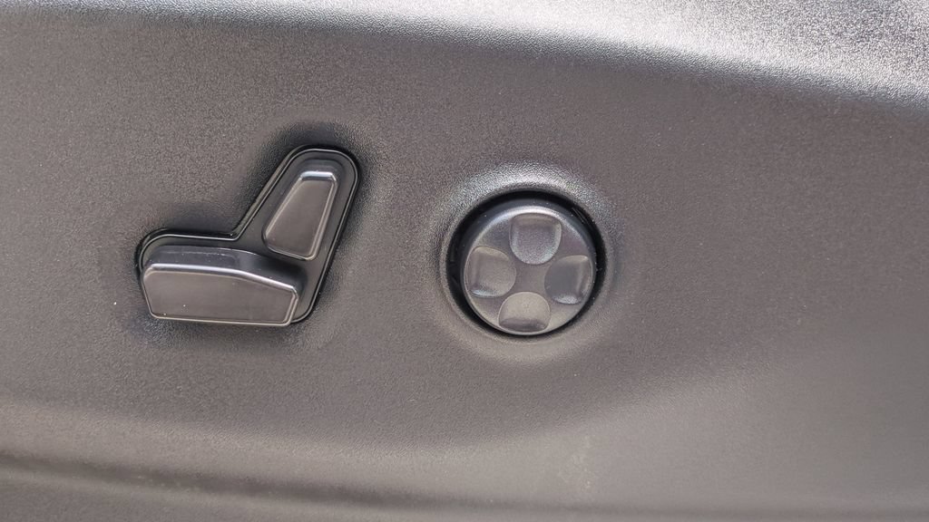 Used 2023 Chrysler Pacifica Touring-L FWD image 28