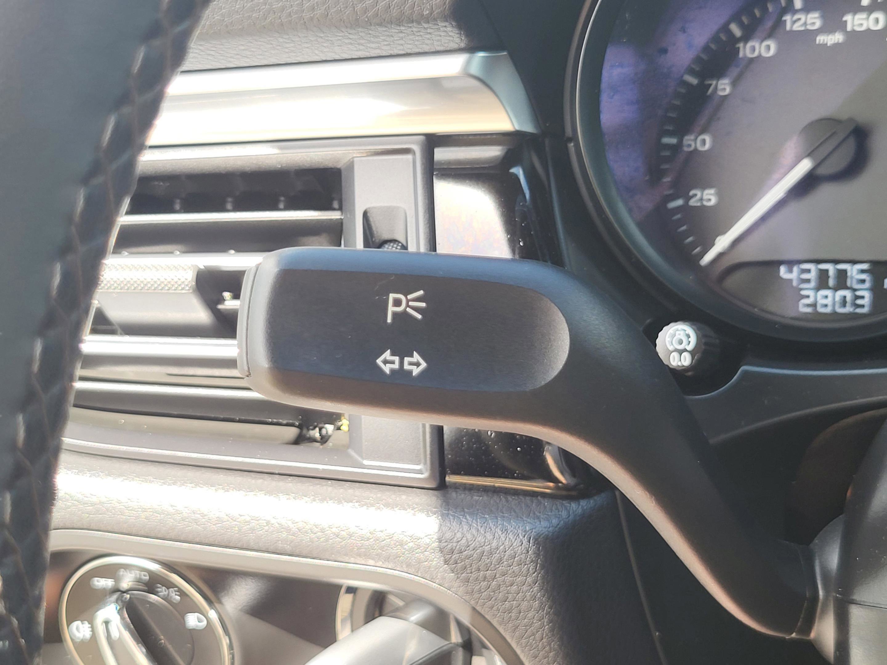 Used 2023 Porsche Macan AWD/4WD image 55