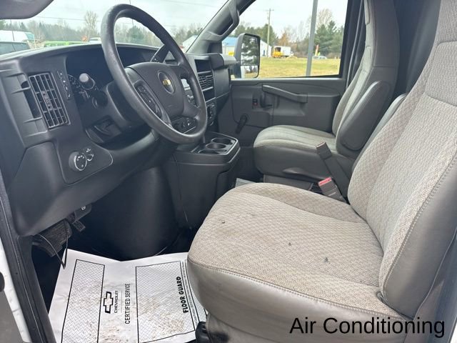 Used 2018 Chevrolet Express 3500 w/ Driver Convenience Package image 13