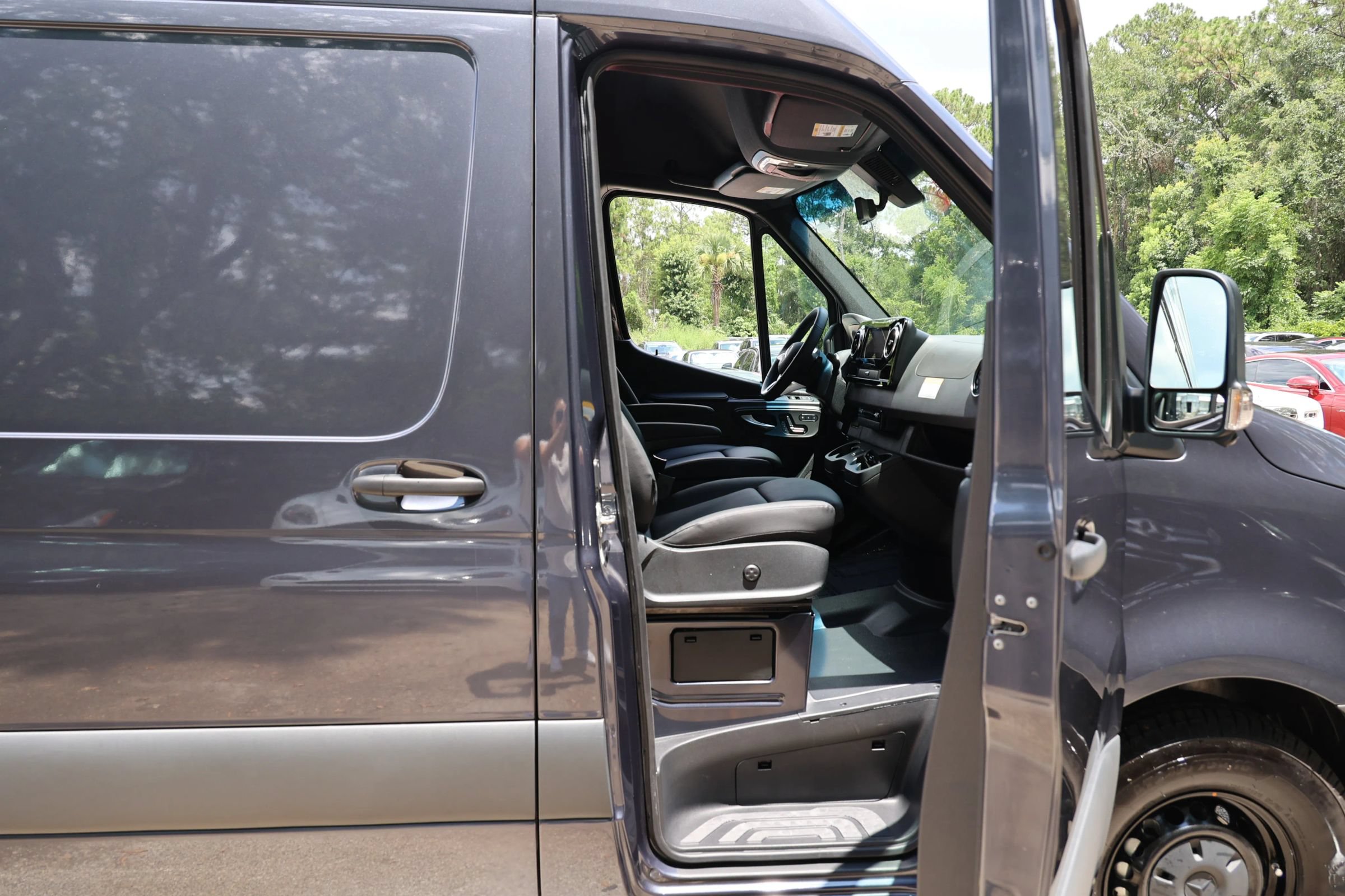 Used 2025 Mercedes-Benz Sprinter 2500 image 42