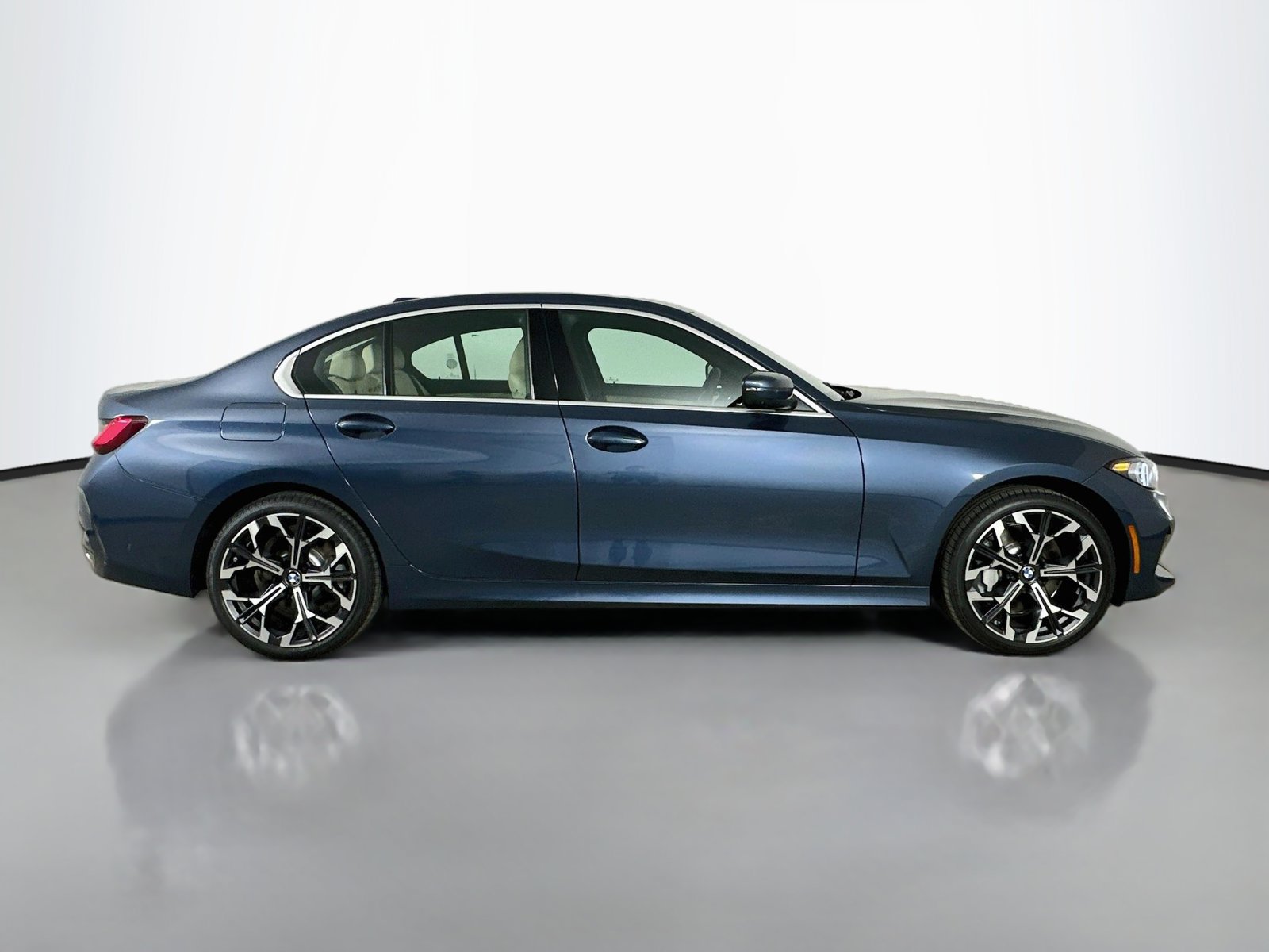 New 2026 BMW 330i xDrive Sedan w/ Premium Package AWD/4WD image 4