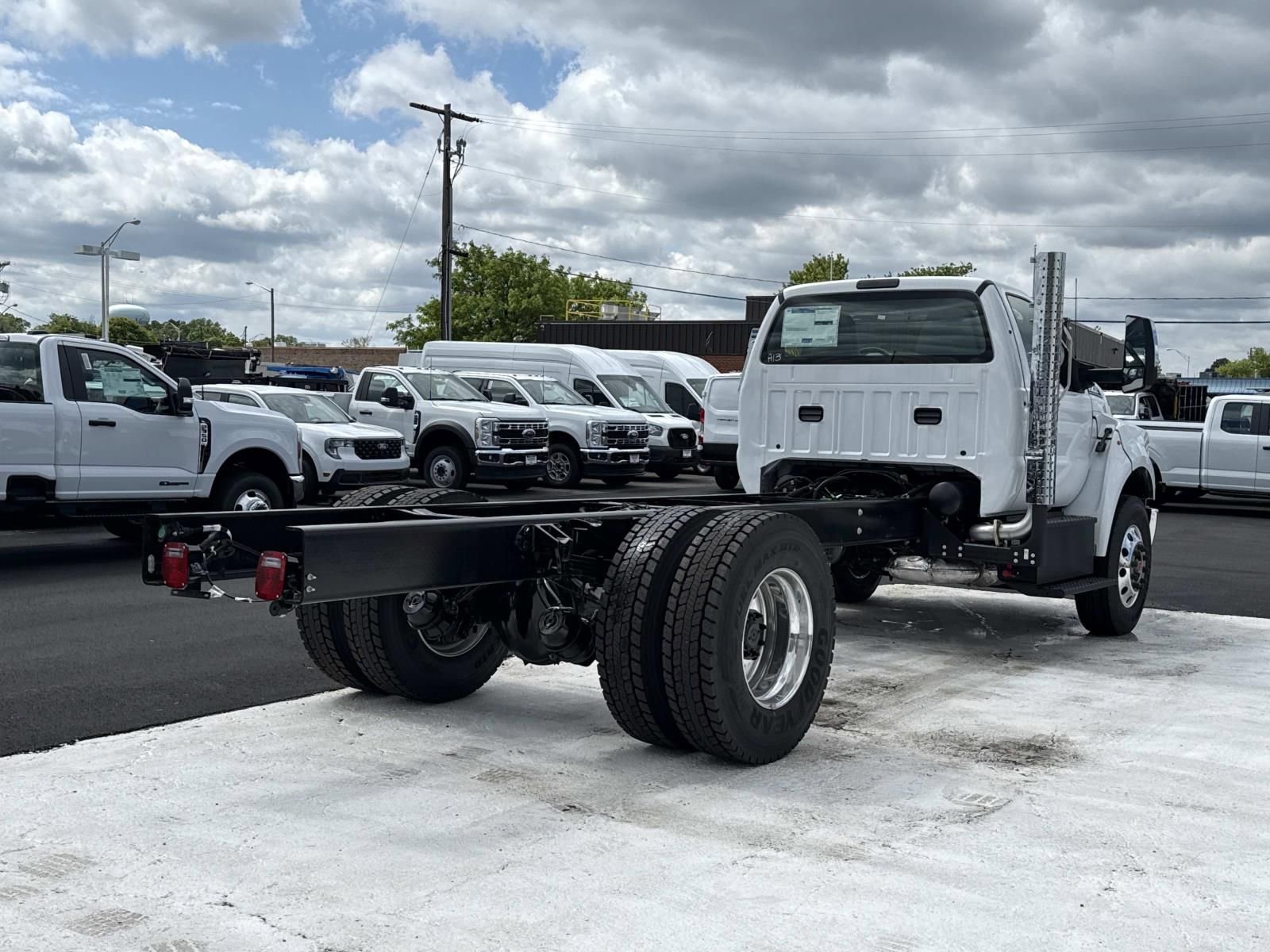 New 2027 Ford F750 2WD Regular Cab Super Duty image 3