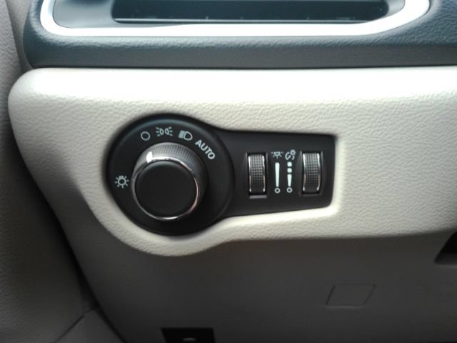 Used 2023 Chrysler Voyager LX FWD image 36