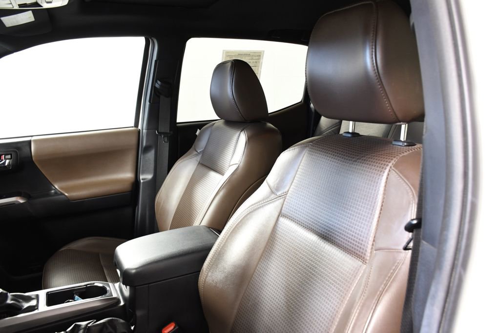 Used 2017 Toyota Tacoma Limited w/ Tow Package image 17