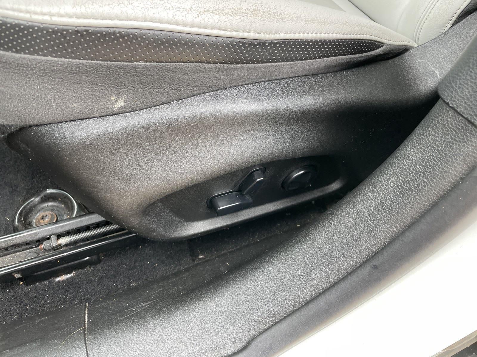 Used 2018 Jeep Renegade Limited w/ UConnect 8.4 Nav Group FWD image 13