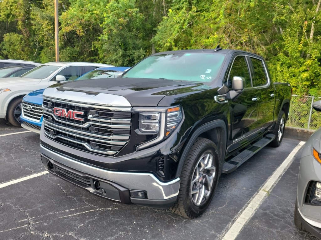 Used 2023 GMC Sierra 1500 SLT w/ SLT Premium Package AWD/4WD image 3