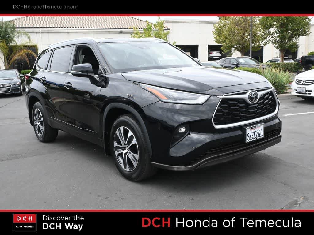 Used 2021 Toyota Highlander XLE FWD image 3