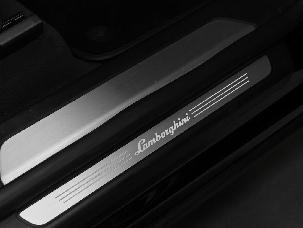 Used 2022 Lamborghini Urus image 17