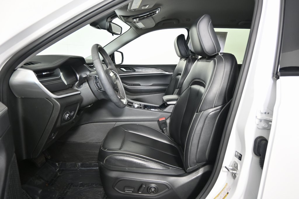 Used 2023 Jeep Grand Cherokee Limited w/ Black Appearance Package image 21