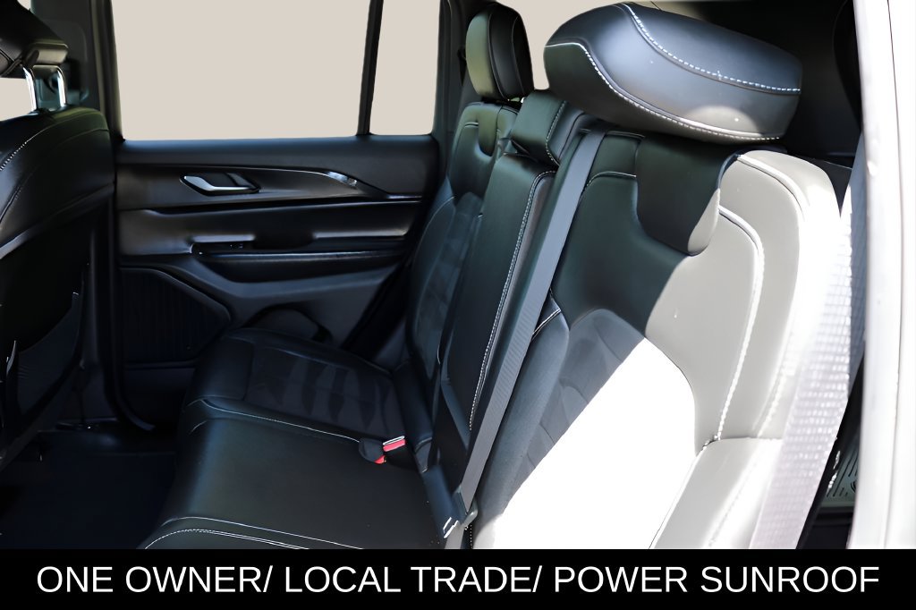Used 2023 Jeep Grand Cherokee Altitude RWD image 15