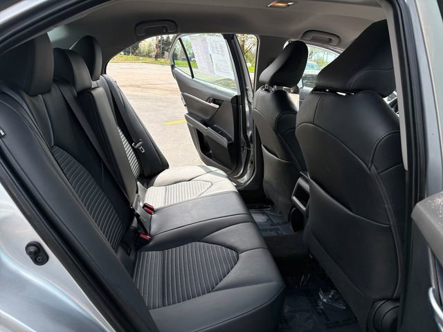 Used 2020 Toyota Camry SE w/ Convenience Package FWD image 16