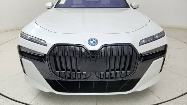 Used 2023 BMW i7 xDrive60 w/ Executive Package 2 image 8