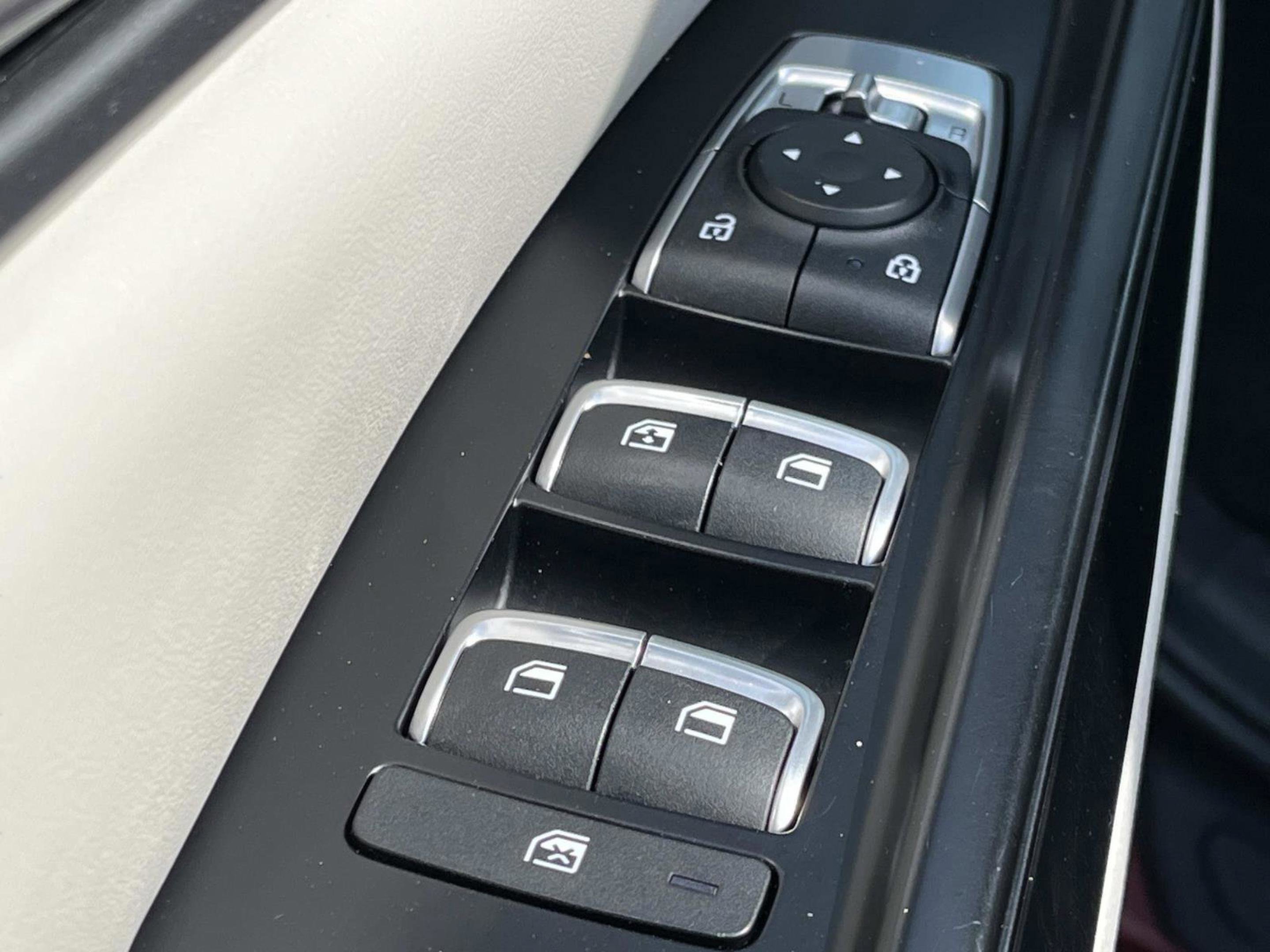 Used 2024 Kia Carnival LX image 29