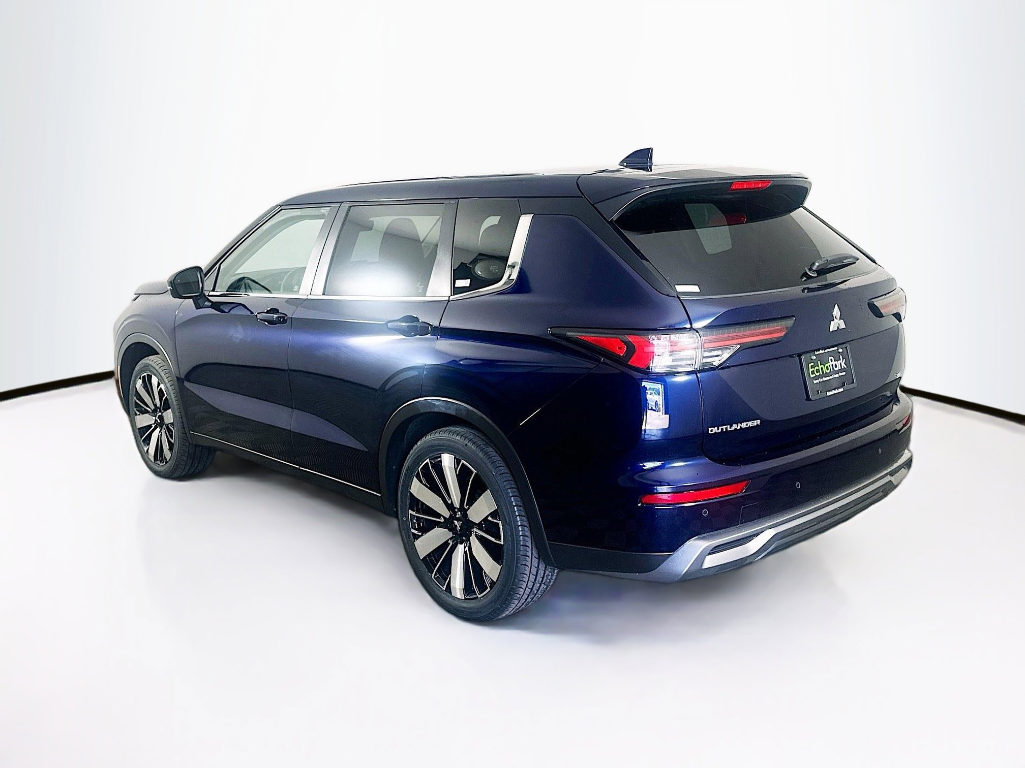 Used 2025 Mitsubishi Outlander SE AWD/4WD image 5