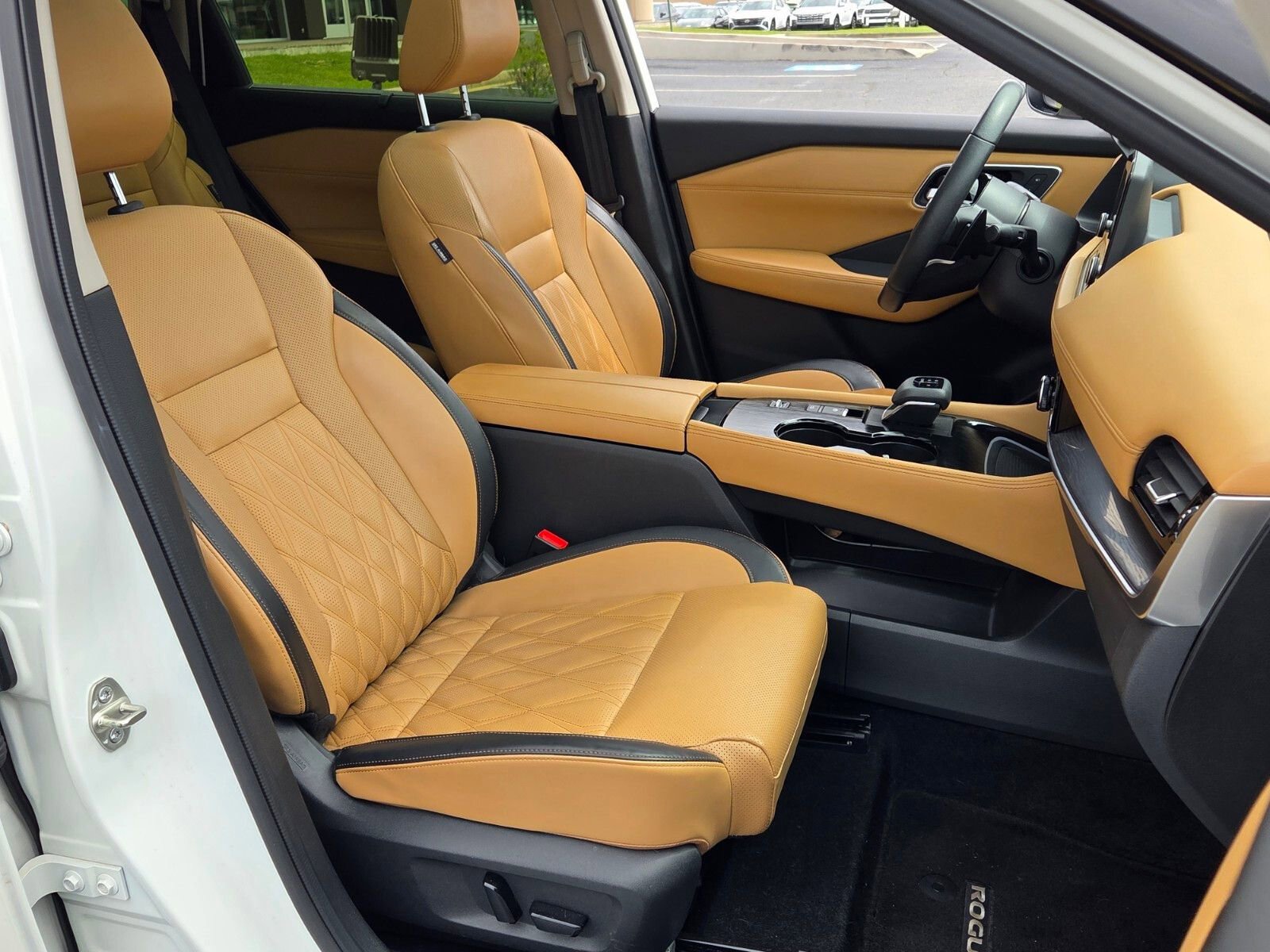 Used 2023 Nissan Rogue Platinum w/ Platinum Premium Package image 17