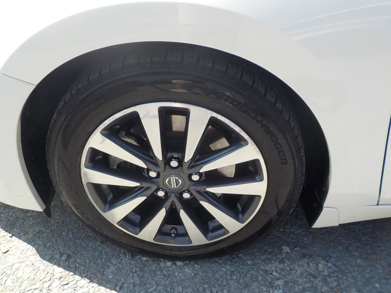 Used 2017 Nissan Maxima Platinum FWD image 47