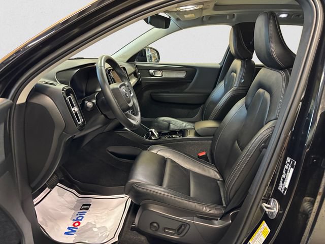 Used 2023 Volvo XC40 B5 Plus w/ Driver Assist Package AWD/4WD image 10