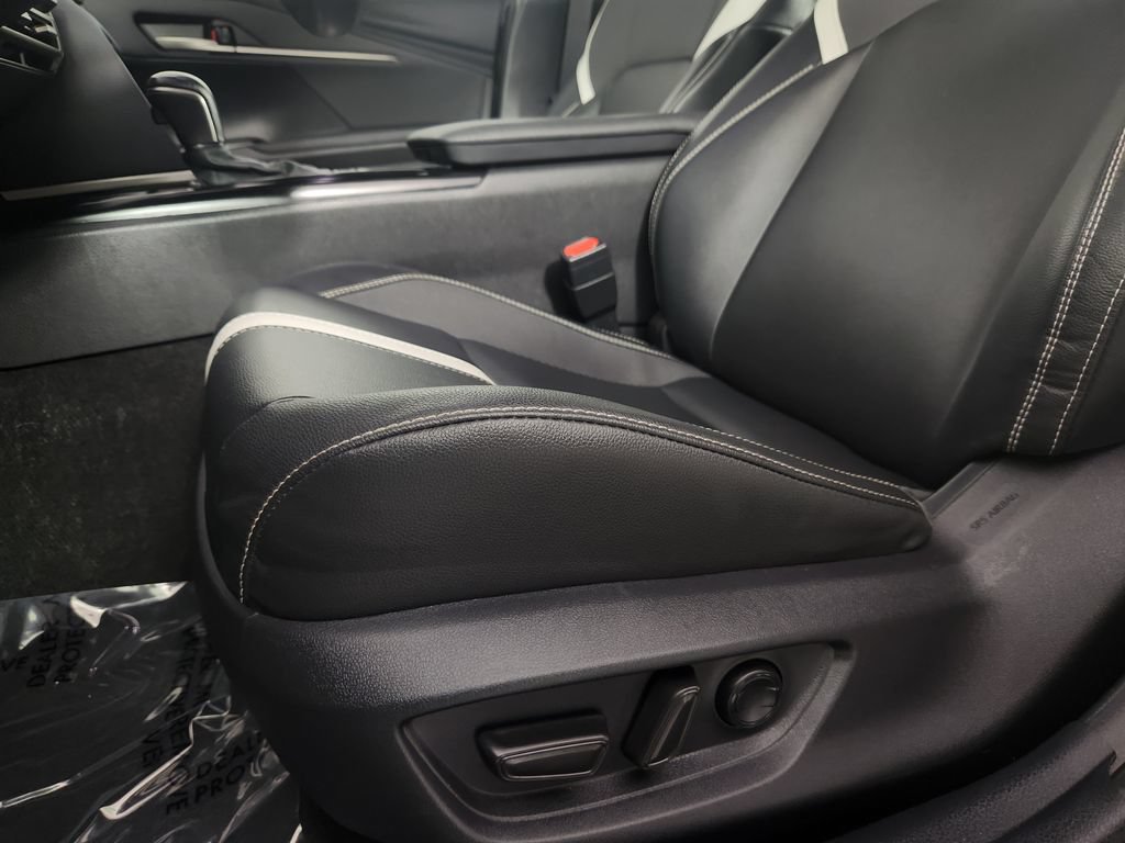 Used 2025 Toyota Camry SE FWD image 12