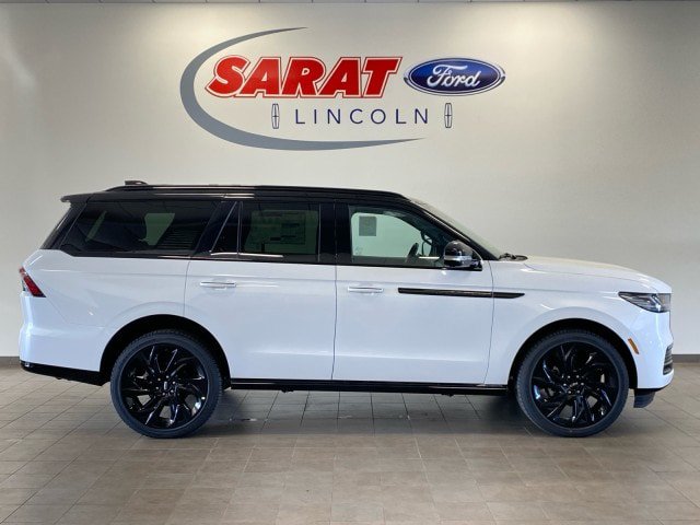 New 2026 Lincoln Navigator Black Label AWD/4WD image 1