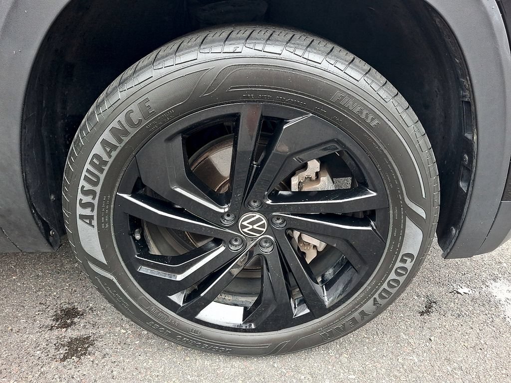 Used 2023 Volkswagen Atlas SE w/ Black Wheel Package AWD/4WD image 11