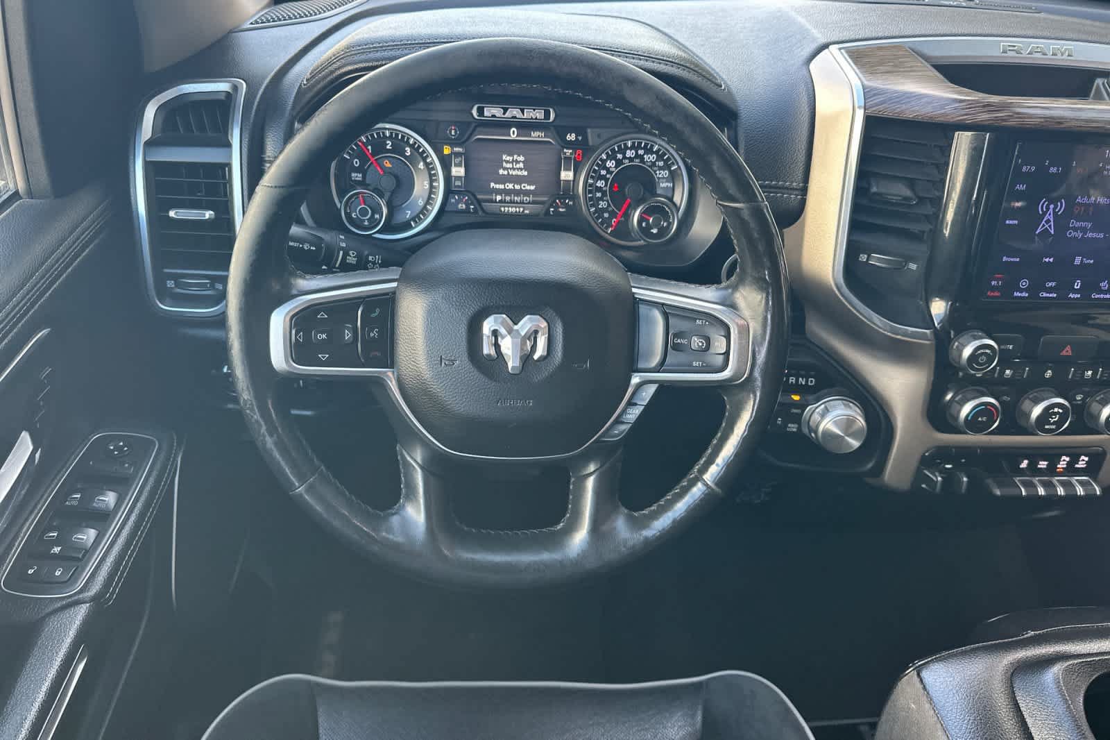 Used 2019 RAM 1500 Laramie AWD/4WD image 15