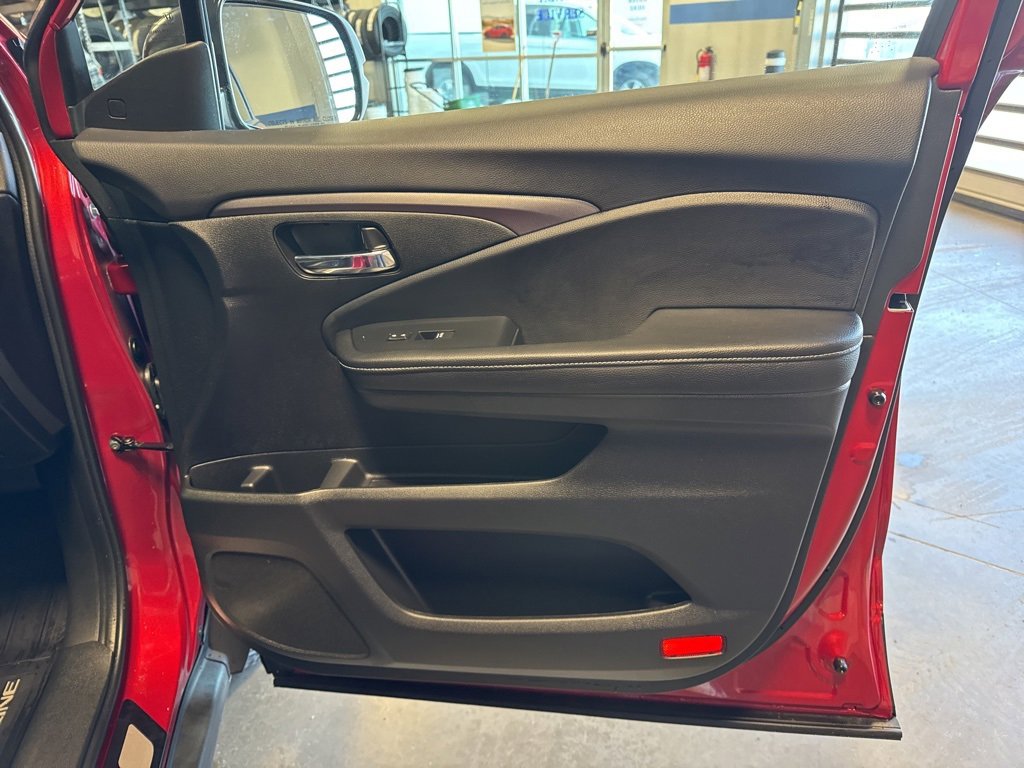 Certified 2025 Honda Ridgeline RTL image 33