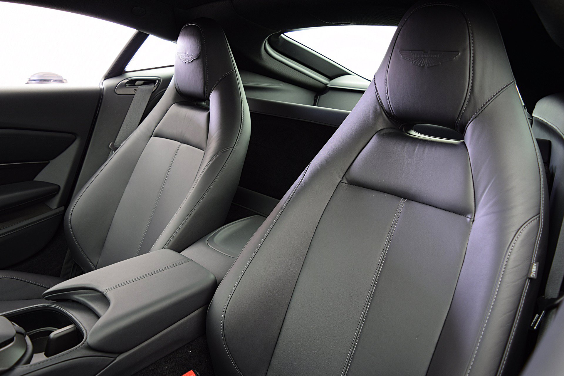 Used 2023 Aston Martin V8 Vantage Roadster RWD image 24