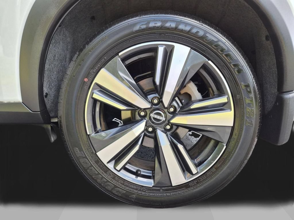 Used 2025 Nissan Rogue SL AWD/4WD image 11