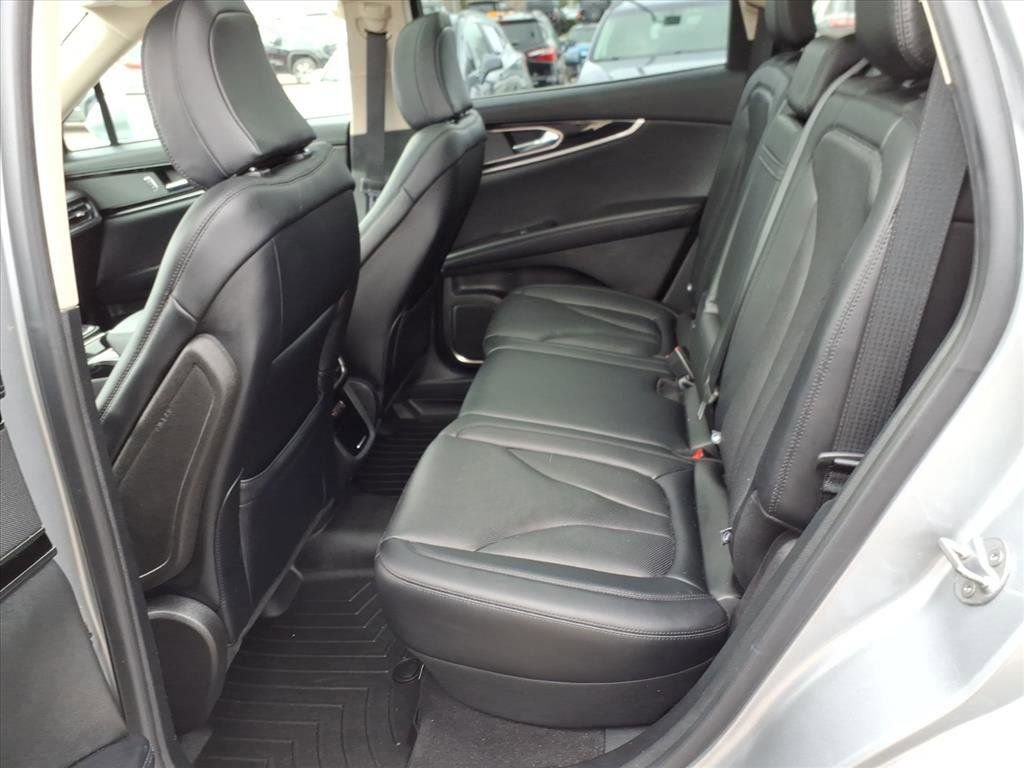 Used 2022 Lincoln Nautilus Reserve image 12