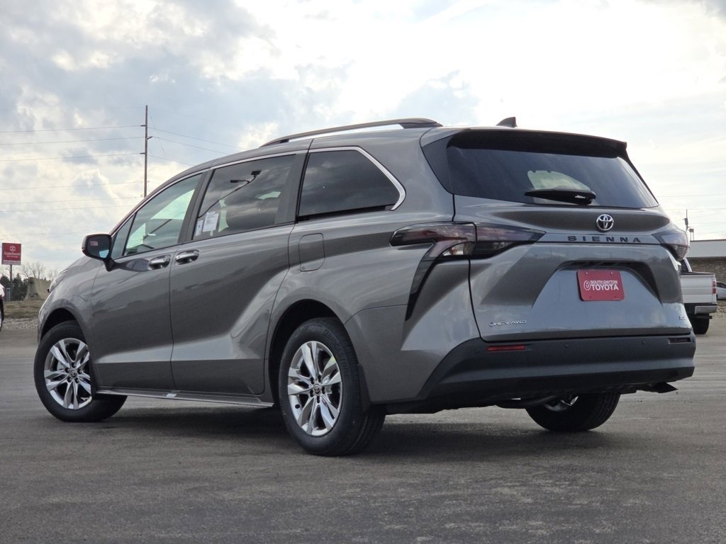 New 2026 Toyota Sienna XLE image 21