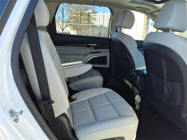 Used 2022 Kia Telluride EX w/ EX Premium Package image 18