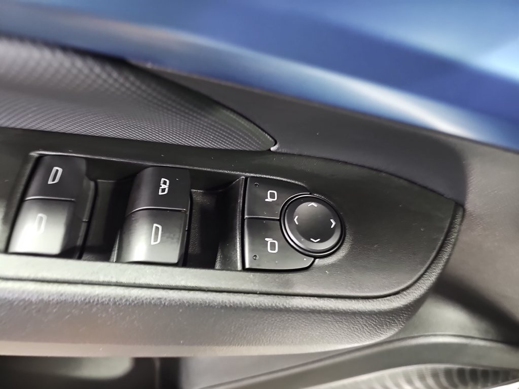 Used 2025 Chevrolet Equinox EV LT w/ LPO, All-Weather Mat Package FWD image 29
