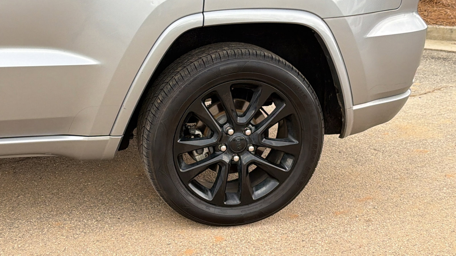 Used 2020 Jeep Grand Cherokee Altitude image 12