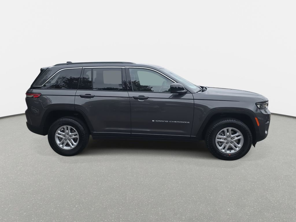 New 2025 Jeep Grand Cherokee Laredo image 4
