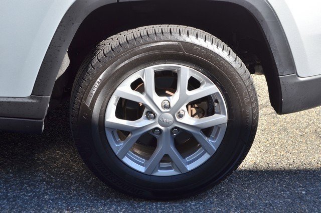 Used 2023 Jeep Grand Cherokee Limited image 12