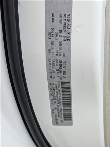 Used 2018 Chrysler Pacifica Limited FWD image 27