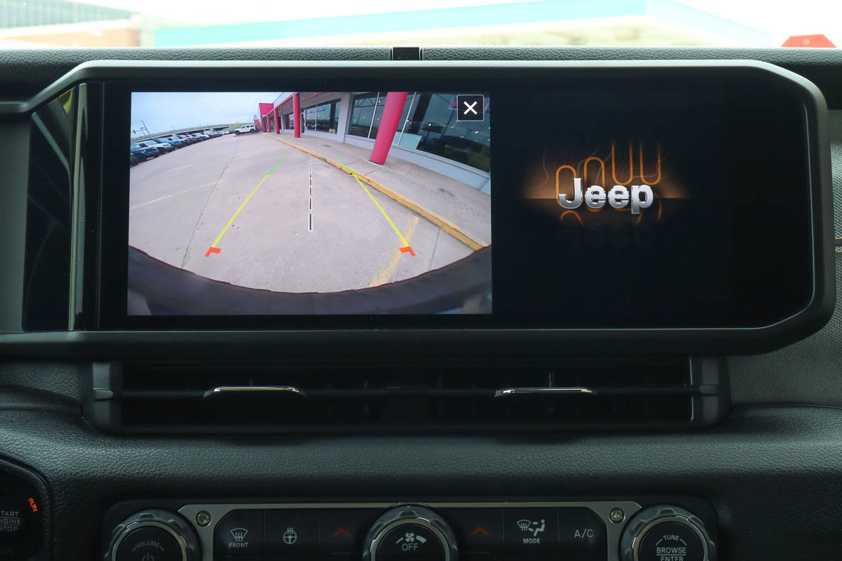 Used 2024 Jeep Wrangler Willys AWD/4WD image 12