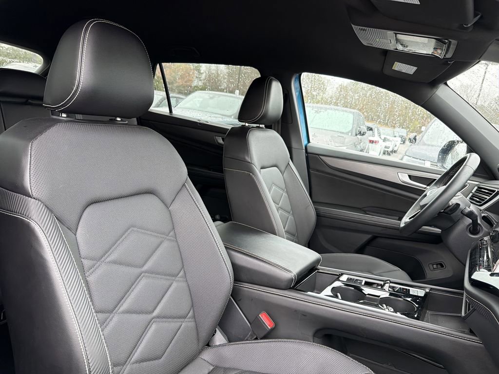 Used 2024 Volkswagen Atlas Cross Sport SE image 19