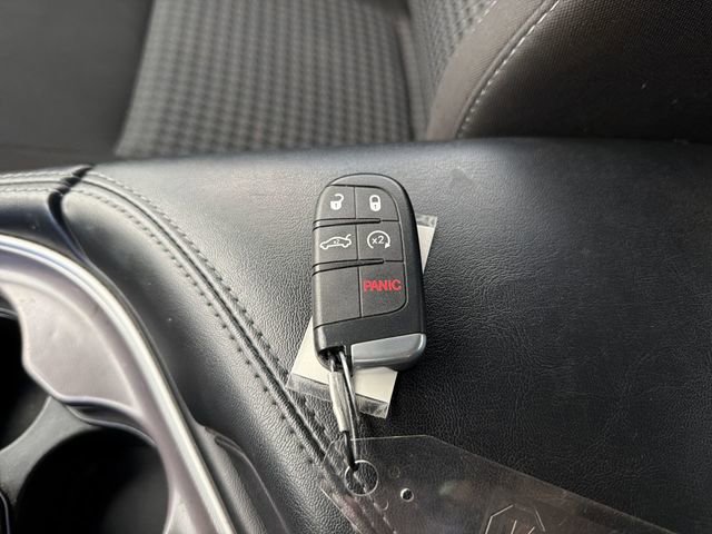 Used 2022 Dodge Challenger GT image 31