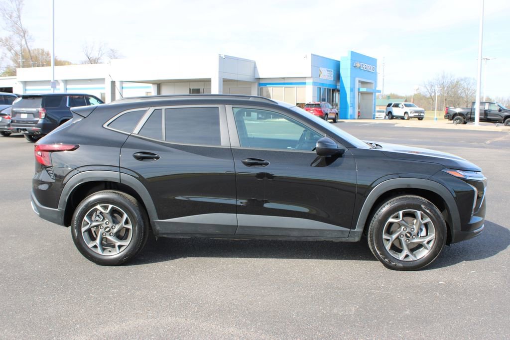 Used 2025 Chevrolet Trax LT image 11