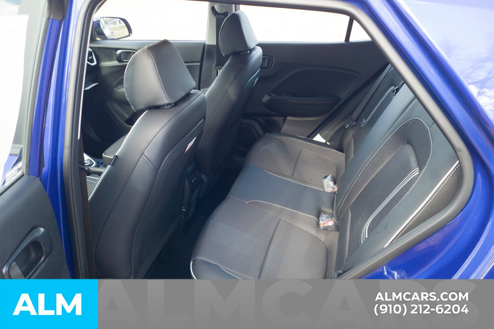 Used 2025 Hyundai Venue Limited image 17