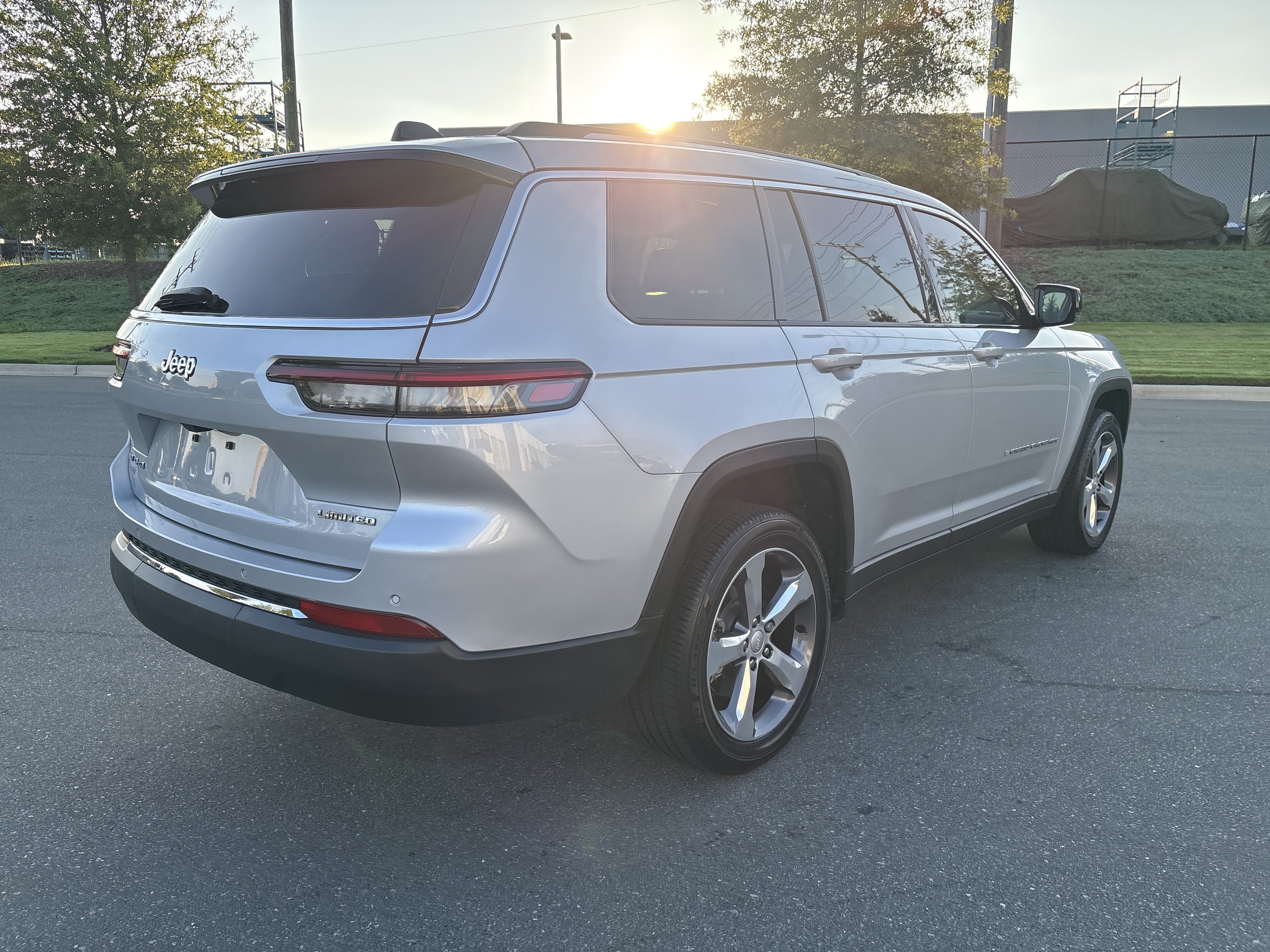 Used 2021 Jeep Grand Cherokee L Limited AWD/4WD image 9