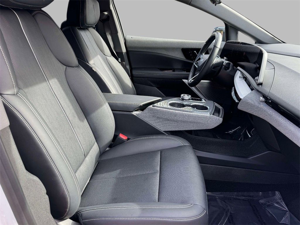 Used 2025 Cadillac Optiq Luxury 2 w/ LPO, Floor Liner Package image 16