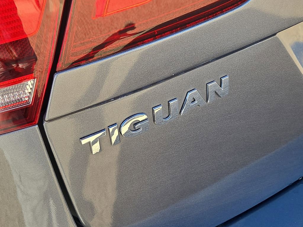 Used 2020 Volkswagen Tiguan S image 11