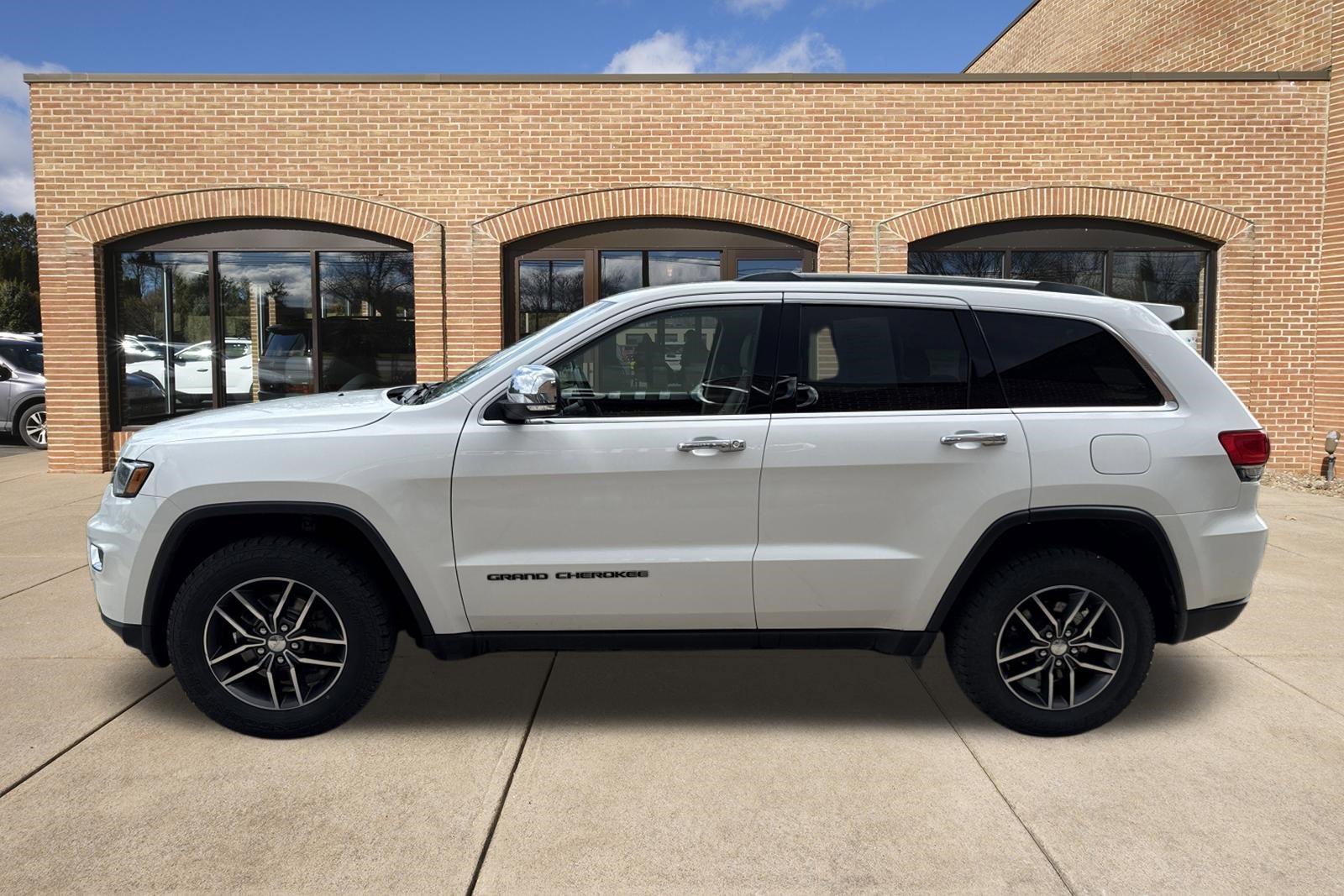 Used 2018 Jeep Grand Cherokee Limited w/ Luxury Group II AWD/4WD image 7