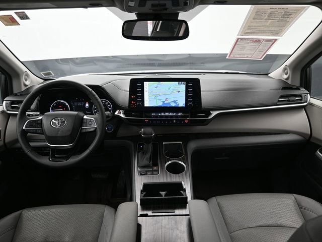 Used 2023 Toyota Sienna Limited image 26