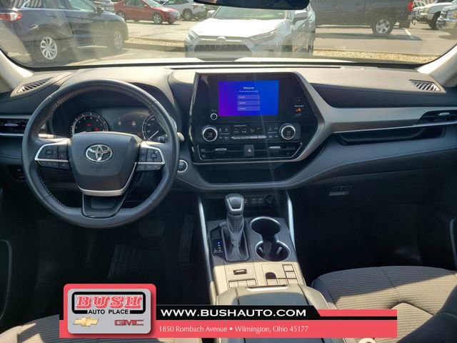 Used 2024 Toyota Highlander LE AWD/4WD image 10